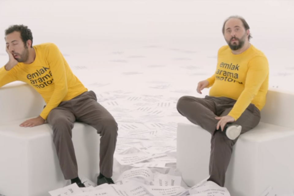 It is Advertising Wars in The World but Advertising Teasing Here